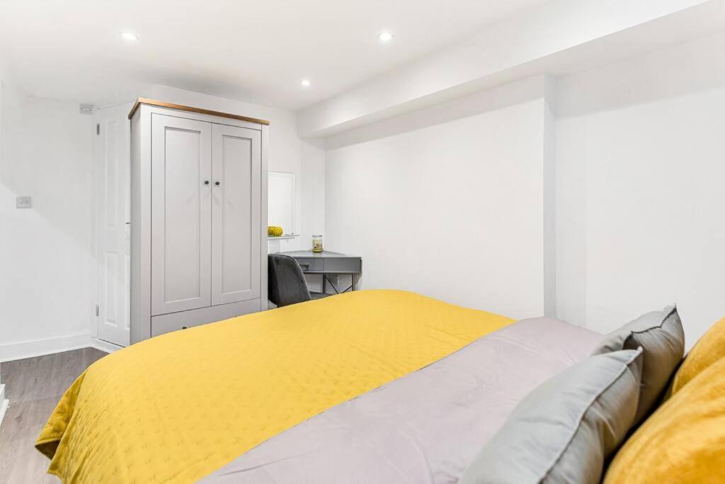 Luxstay Holland Park Apartment With Ac Londres Exterior foto