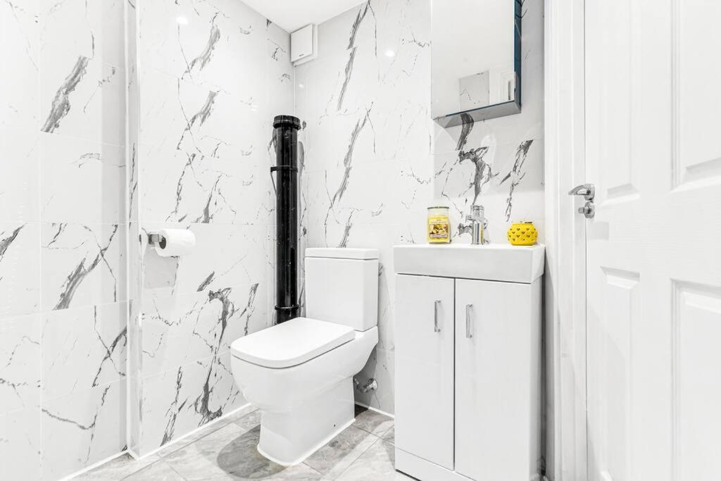 Luxstay Holland Park Apartment With Ac Londres Exterior foto