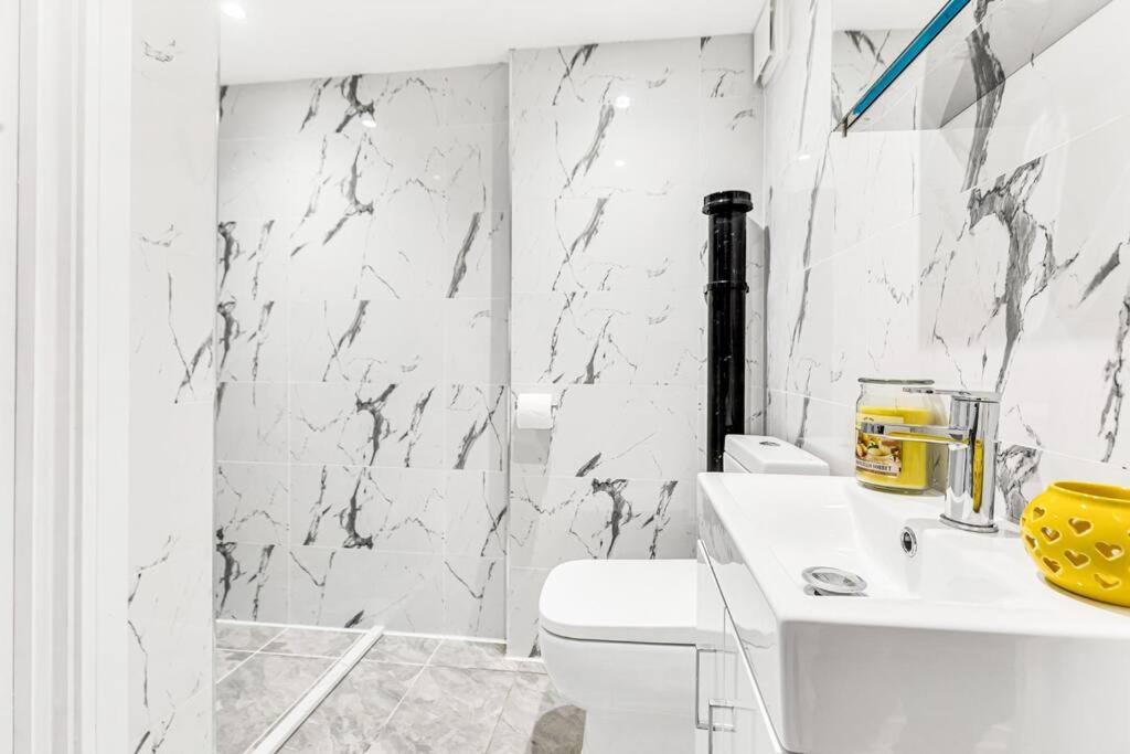 Luxstay Holland Park Apartment With Ac Londres Exterior foto