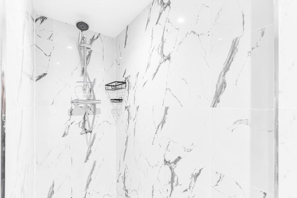 Luxstay Holland Park Apartment With Ac Londres Exterior foto